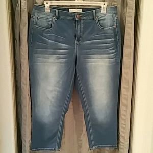 Women's size 18 medium washed capri's